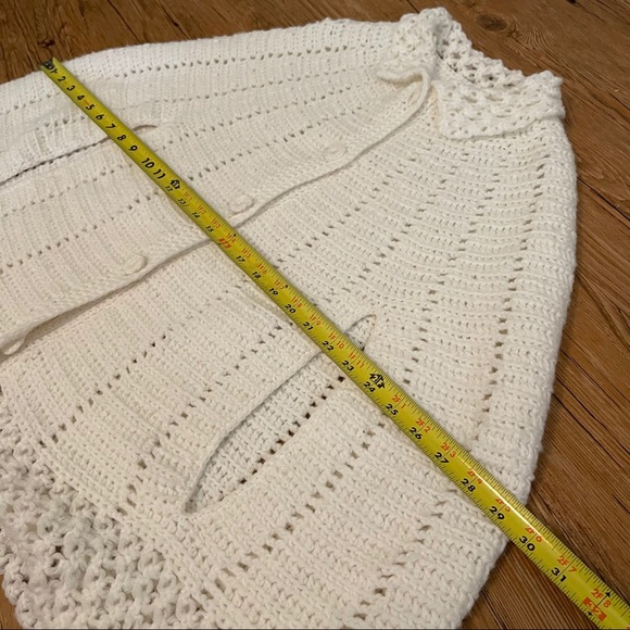 70s Crochet Poncho Sweater with Peter Pan Collar covered buttons - Picture 8 of 16